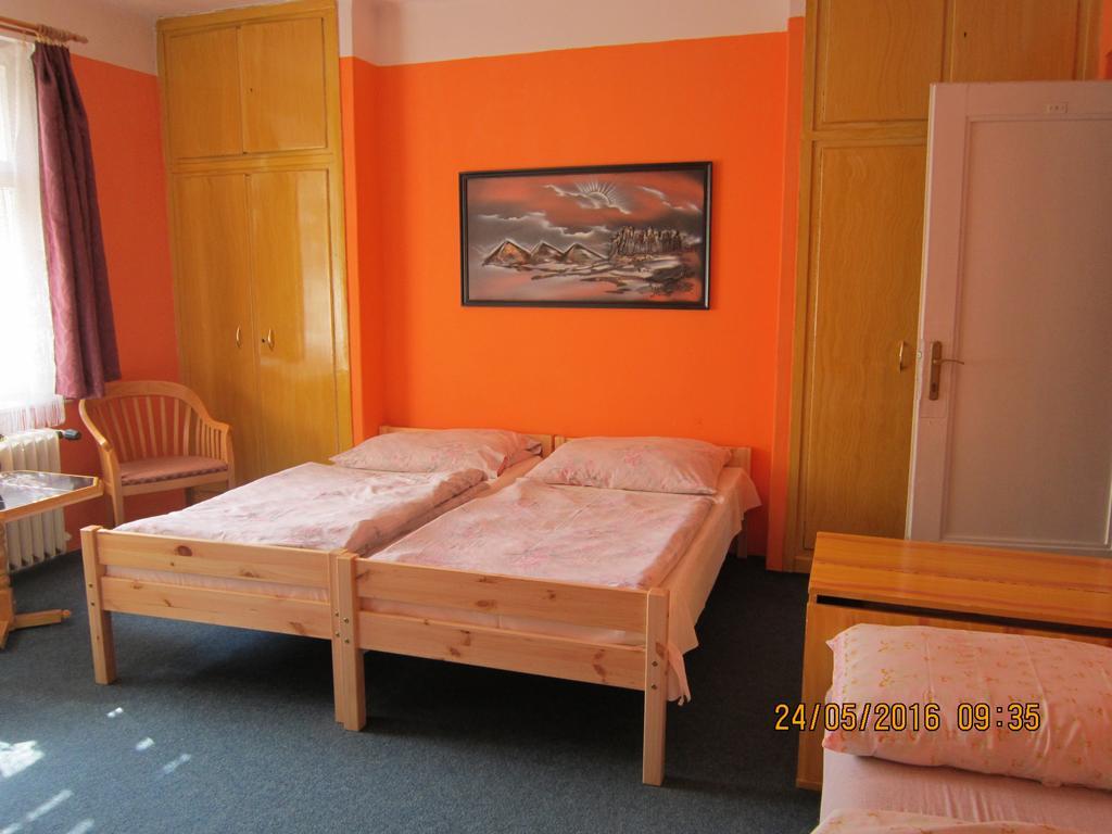 Penzion Uran Stráž pod Ralskem Buitenkant foto